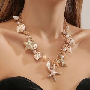 House of Harlow shell chain necklace